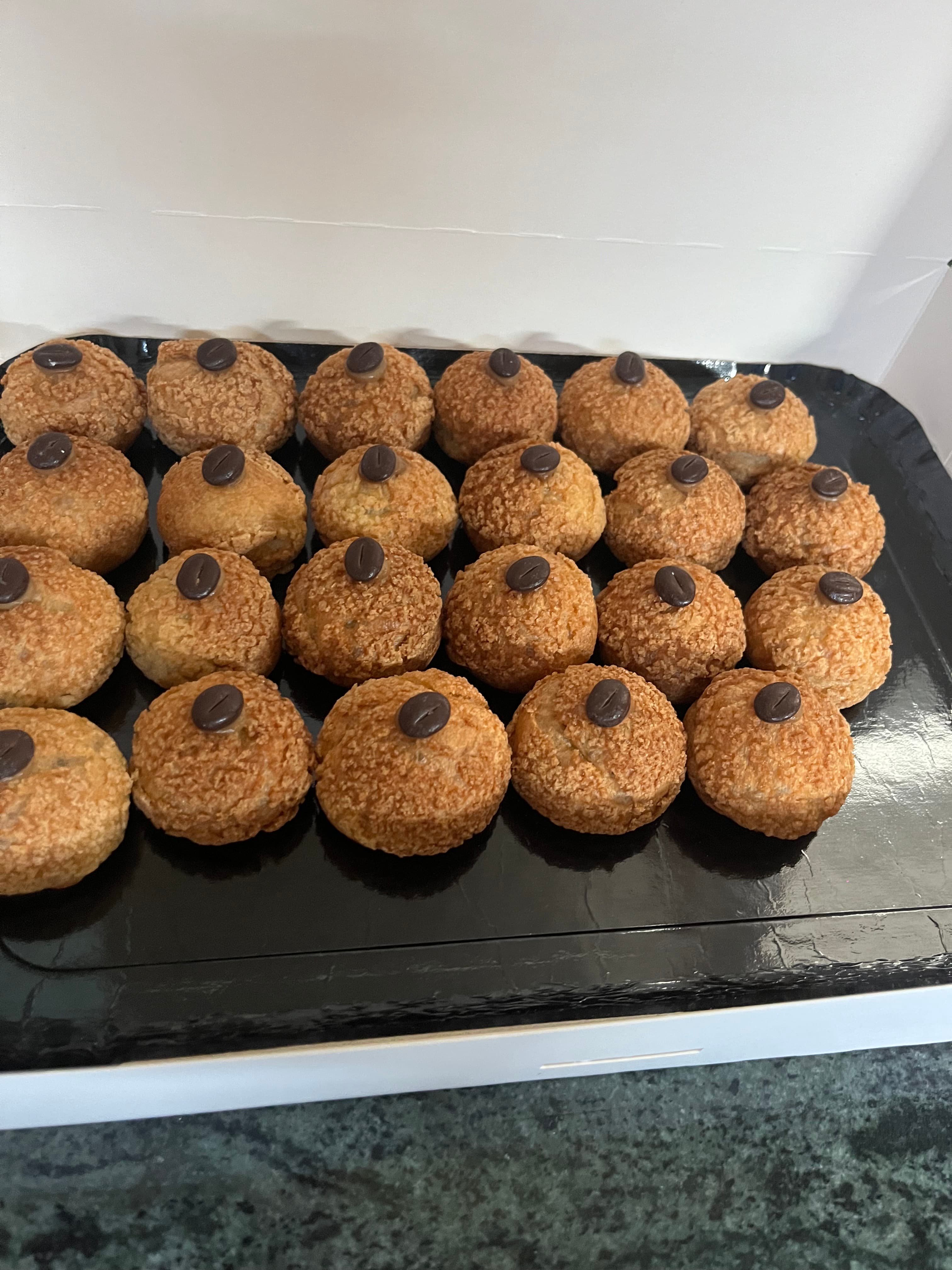 Mini choux café pour buffet de mariage à Montauban, mignardises artisanales