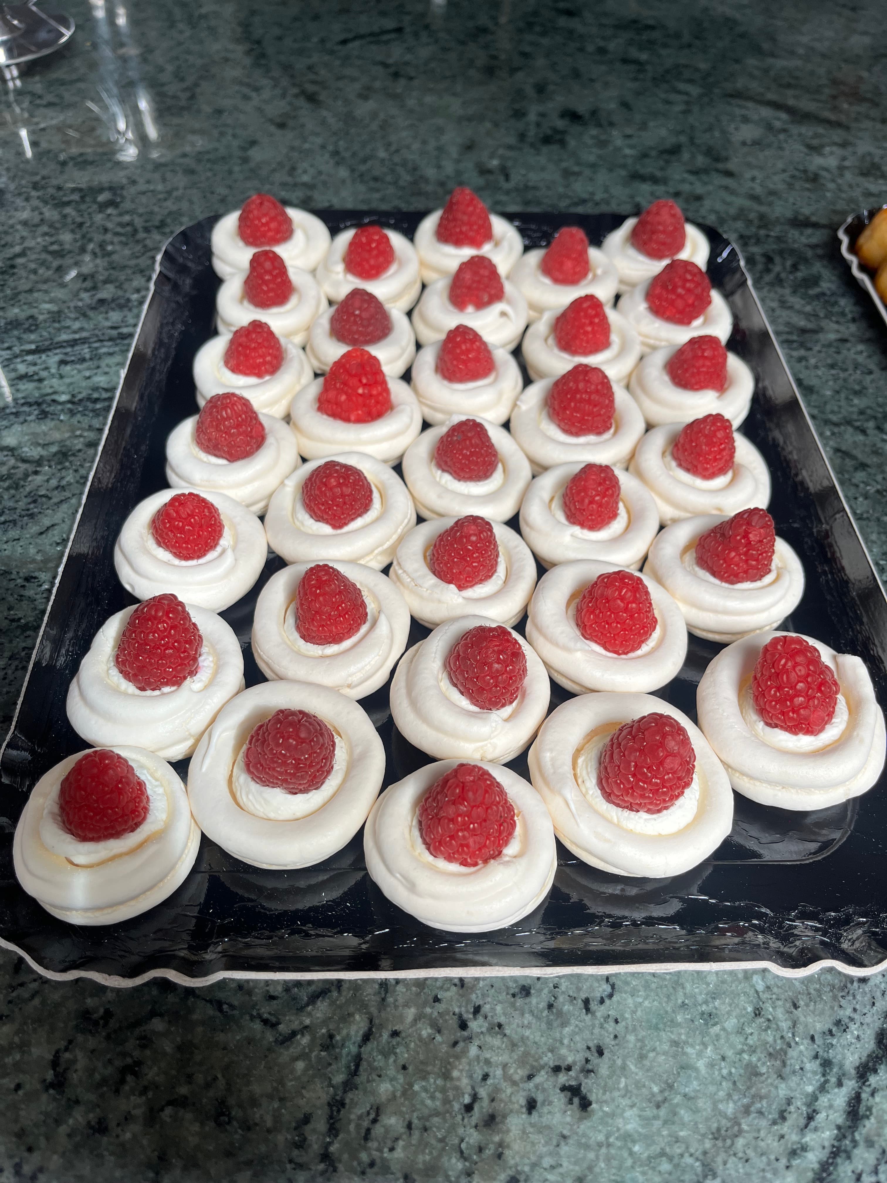 Mini pavlova framboise meringue, mignardise mariage Montauban