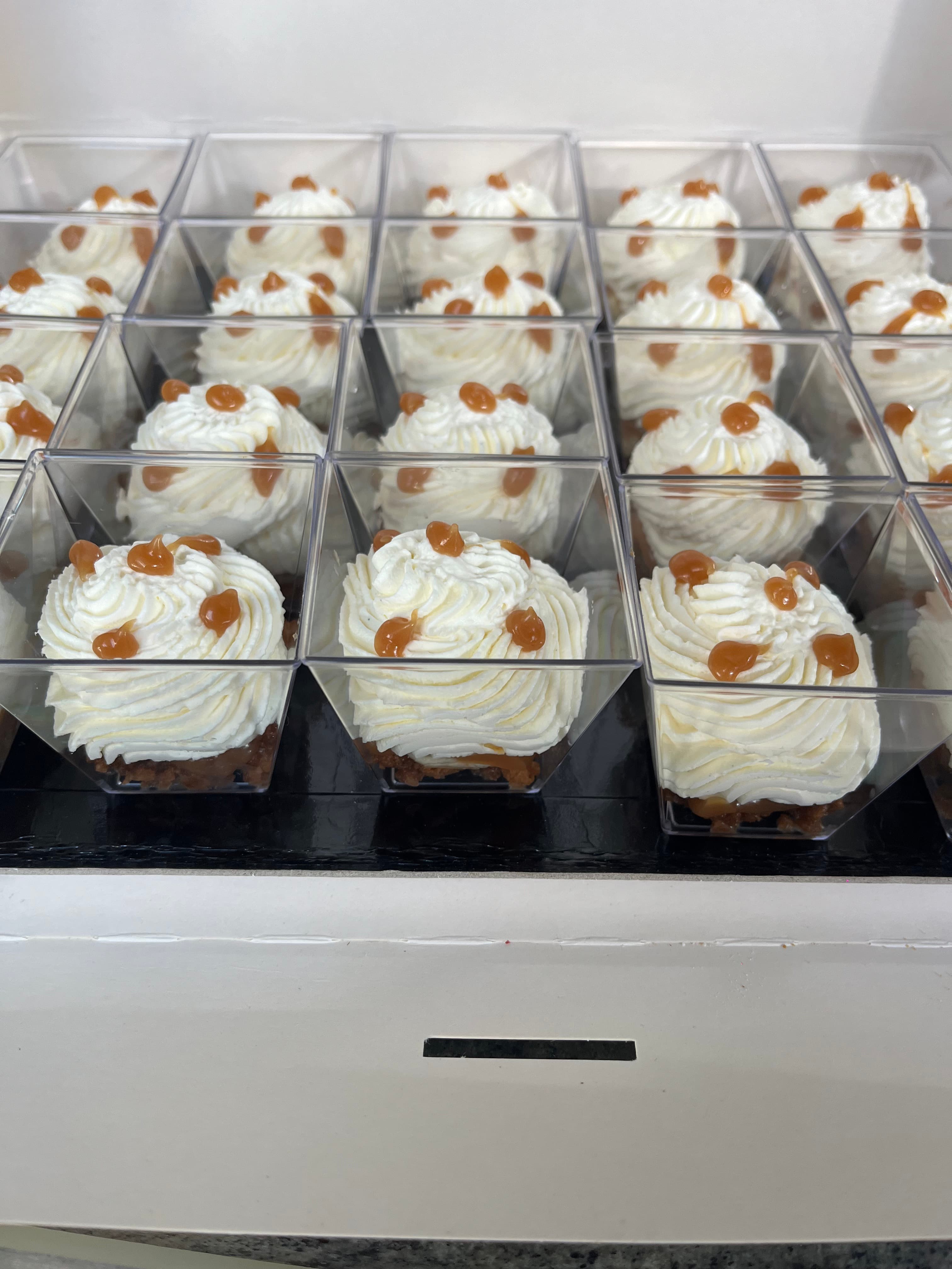 Mini verrines banoffee banane caramel, mignardise mariage Montauban