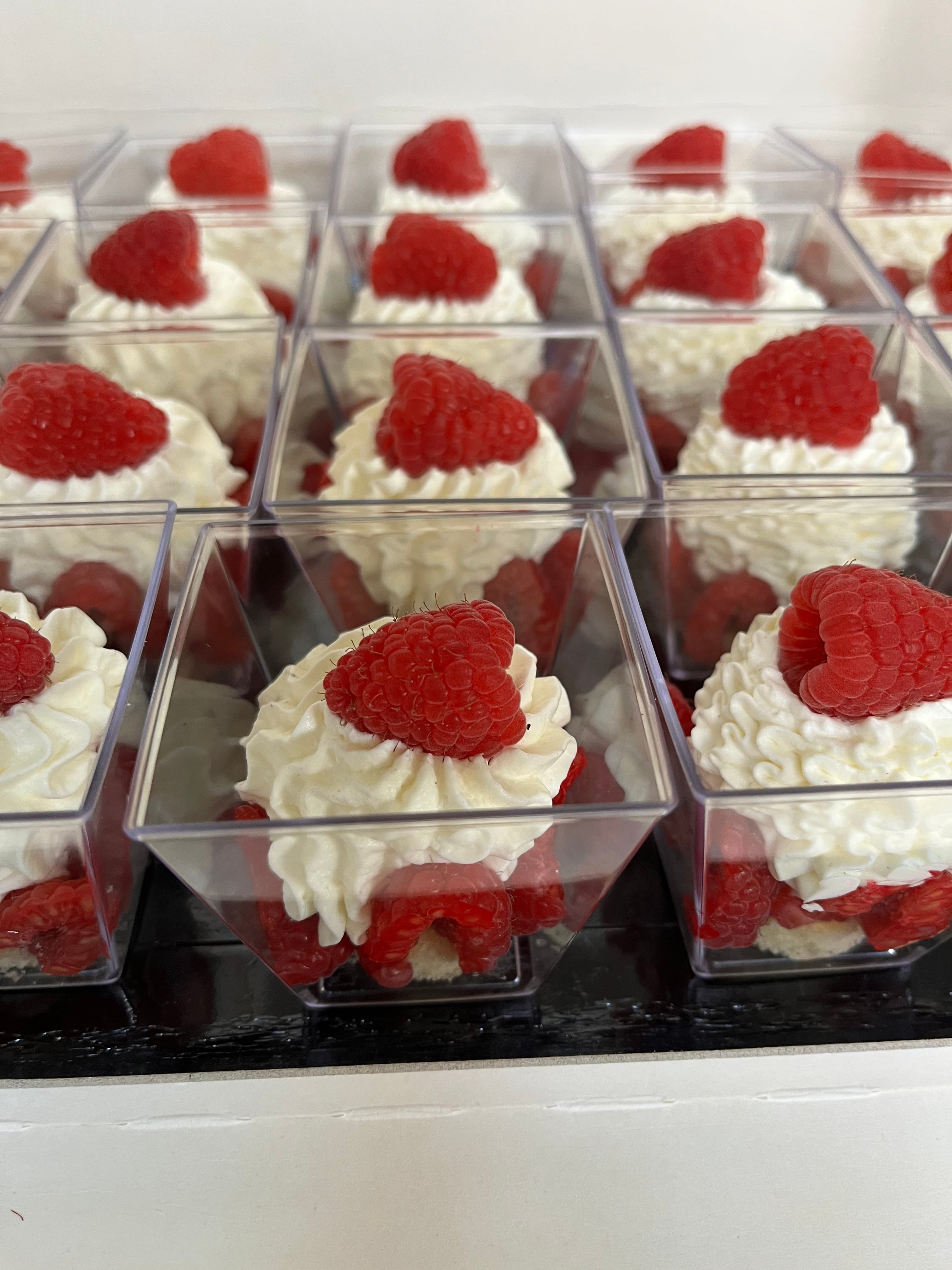 Mini verrines framboisier crème mousseline, mignardise mariage Montauban