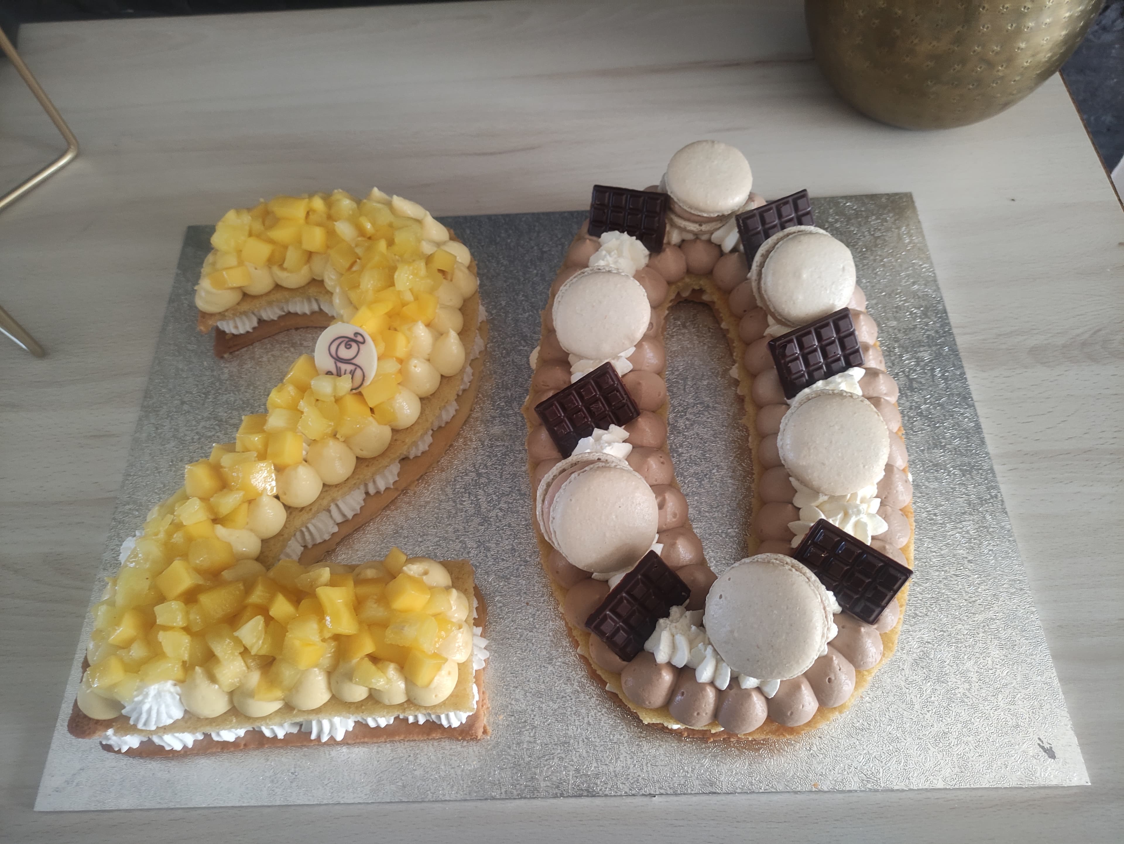 Number cake 20 ans, gâteau anniversaire chiffre personnalisé à Montauban